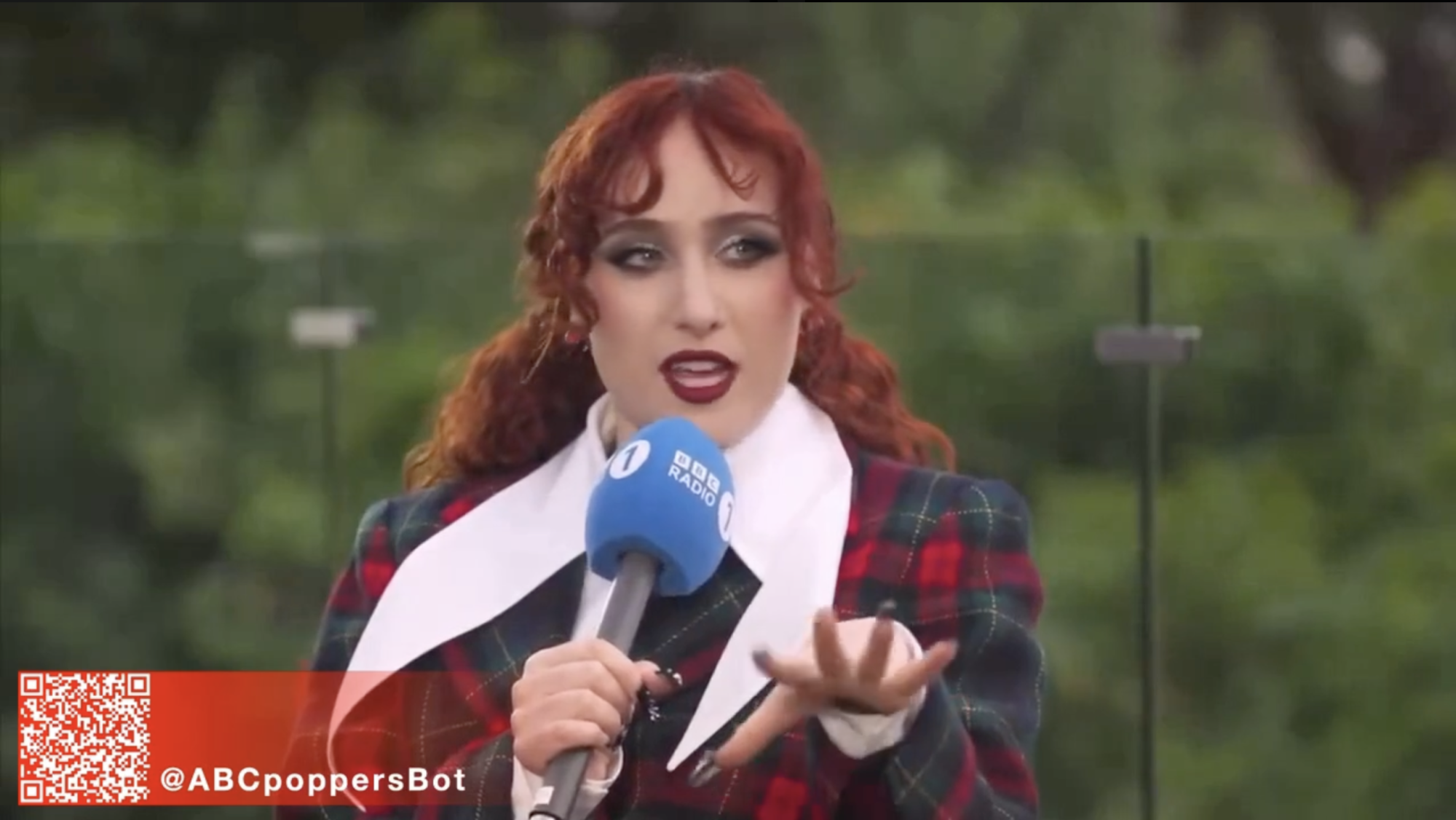 Всегда происходит какая-то хуйня. Какая-то сука блюет, какая-то сука вдыхает попперсы, какой-то девушке всё равно, что её парик наполовину снят Рязани Всегда происходит какая-то хуйня. Какая-то сука блюет, какая-то сука вдыхает попперсы, какой-то девушке всё равно, что её парик наполовину снят Рязани